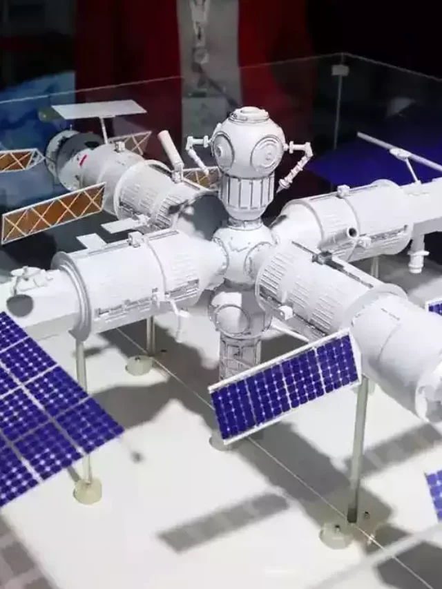 Russia unveils model of its new planned space station
