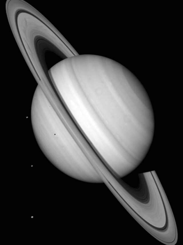 SATURN'S RINGS_and_its_3_moons